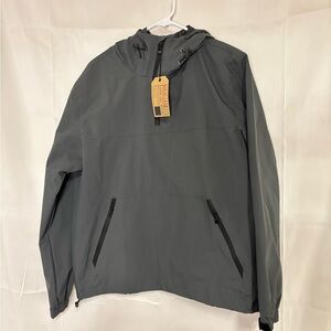 New with tags, men’s size medium waterproof windbreak jacket, #E1001
